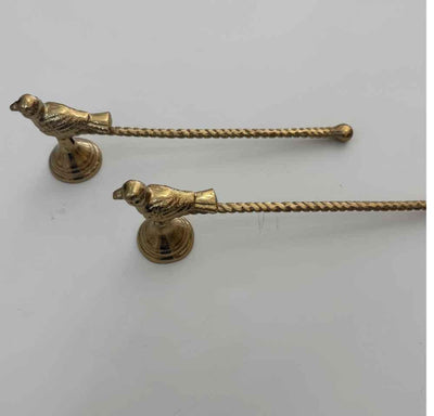 Bird candle snuffer