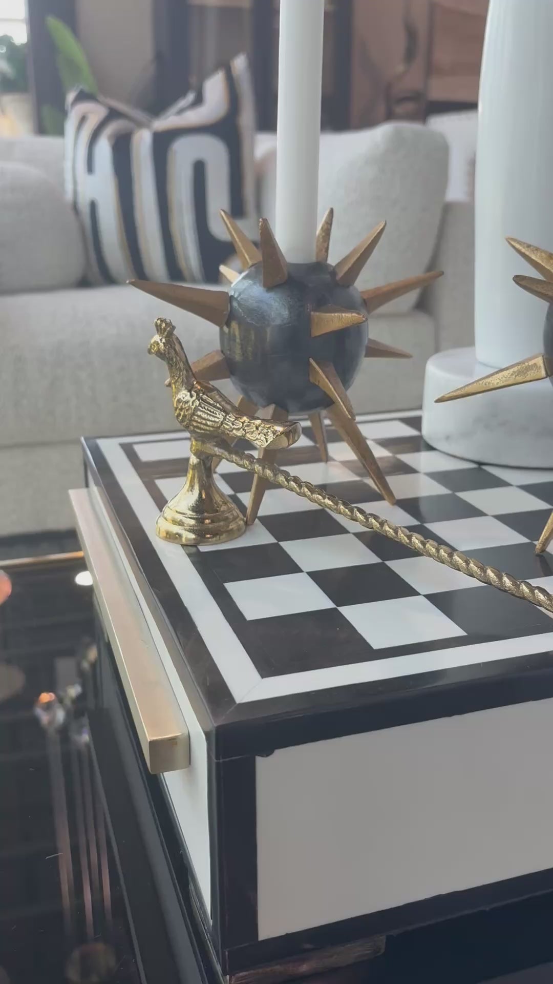 Bird candle snuffer